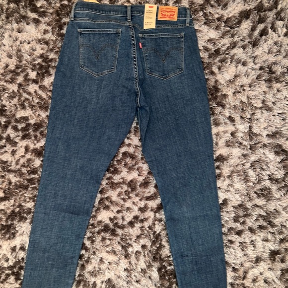 Brand new Levi’s - Picture 6 of 6